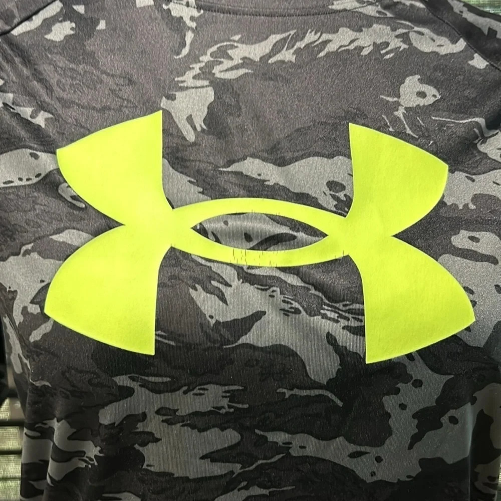 Under Armour Boys SS Black & Grey Camo Print Quick Dry Athletic T-Shirt YouthXL - Picture 6 of 8